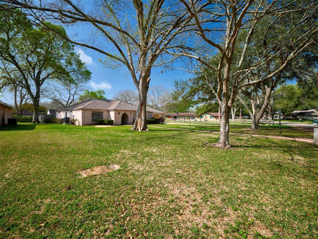 East Bernard, TX 77435,14811 River Oaks DR