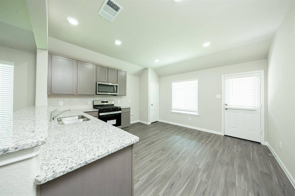 Willis, TX 77318,14112 Balcones Fault CT