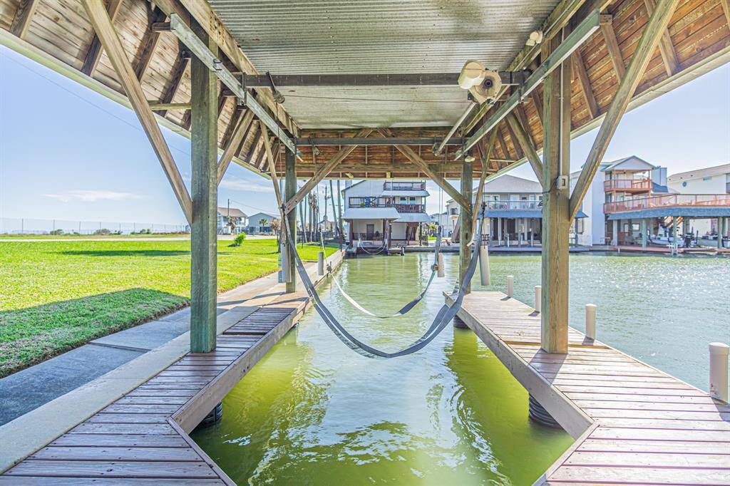 Tiki Island, TX 77554,301 Commander DR