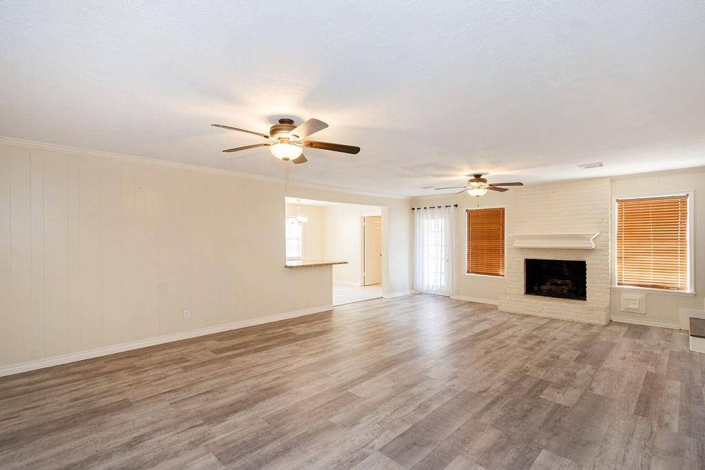 Houston, TX 77090,1103 Suwanee LN
