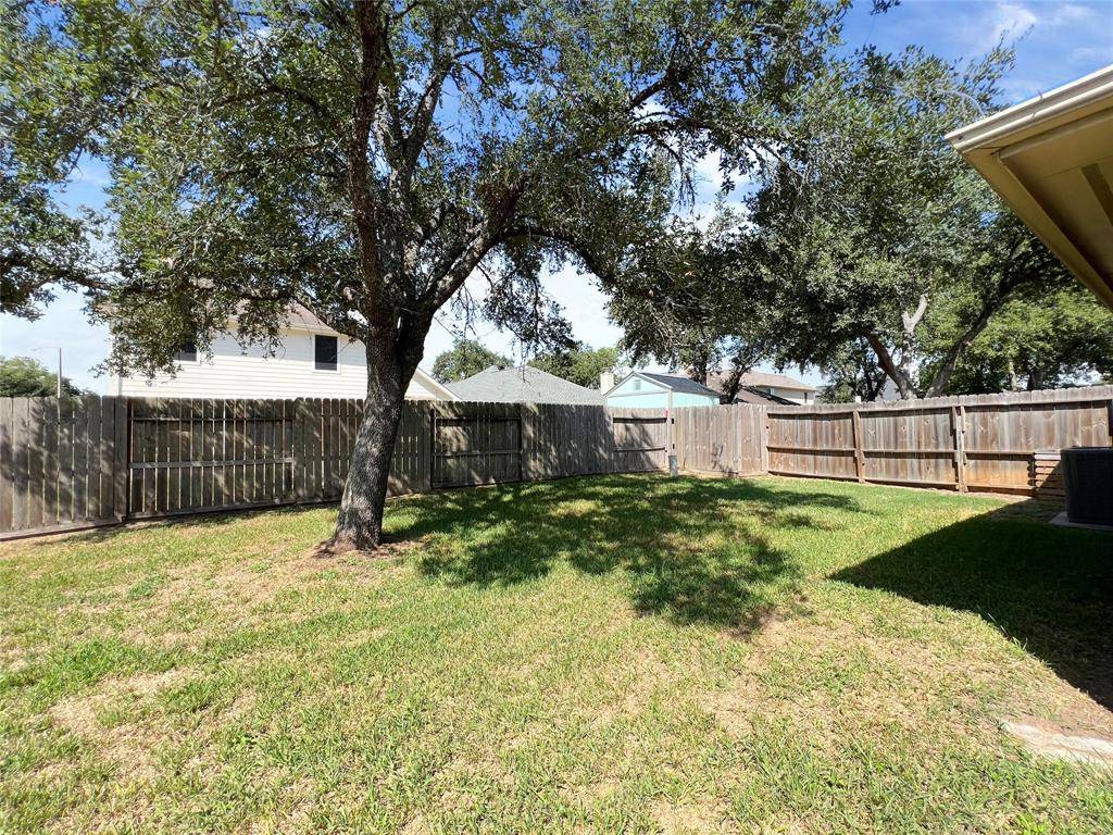 Dickinson, TX 77539,218 Mammoth Springs LN