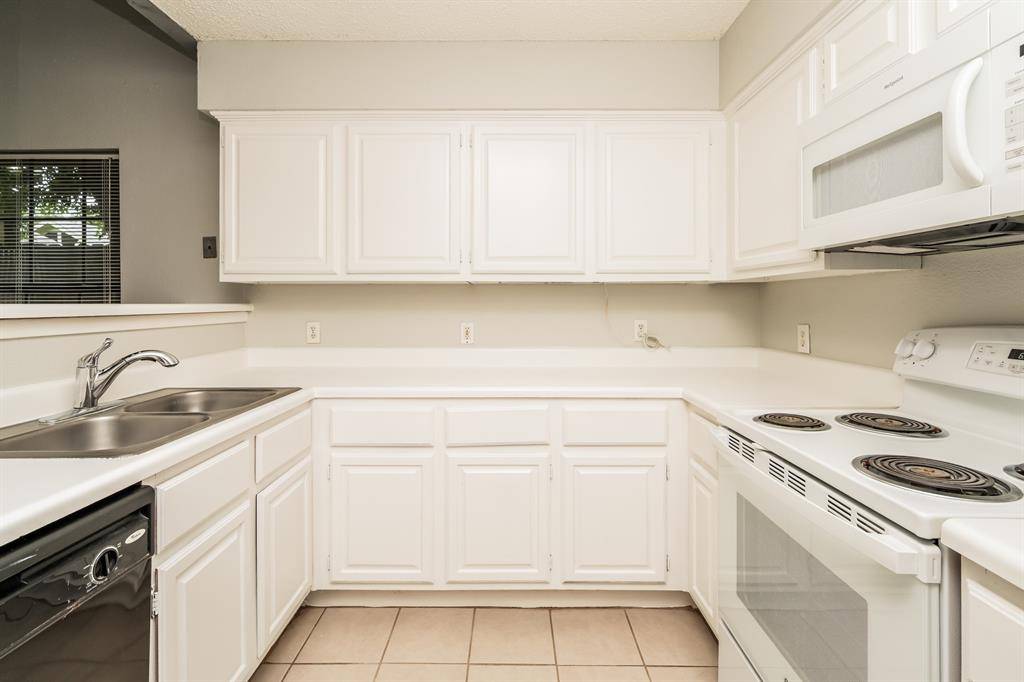League City, TX 77573,200 Pecan DR #702