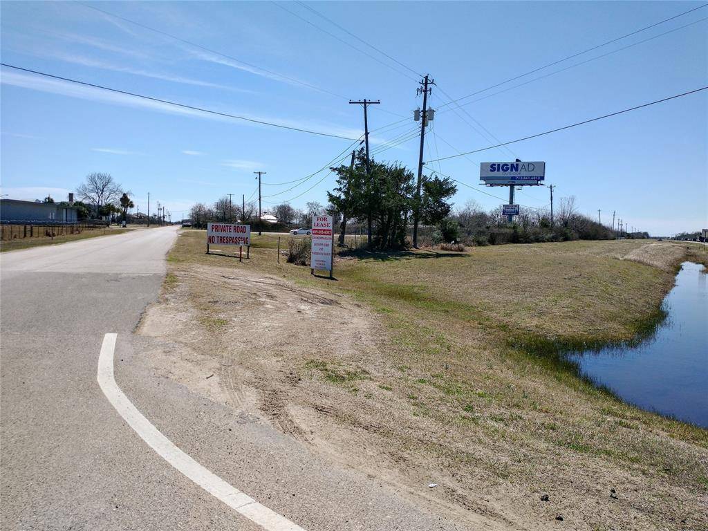 Hitchcock, TX 77563,7529 Blimp Base RD