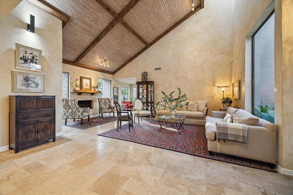 Houston, TX 77024,323 Knipp RD
