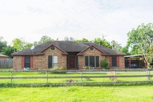 Winnie, TX 77665,308 W Pear ST