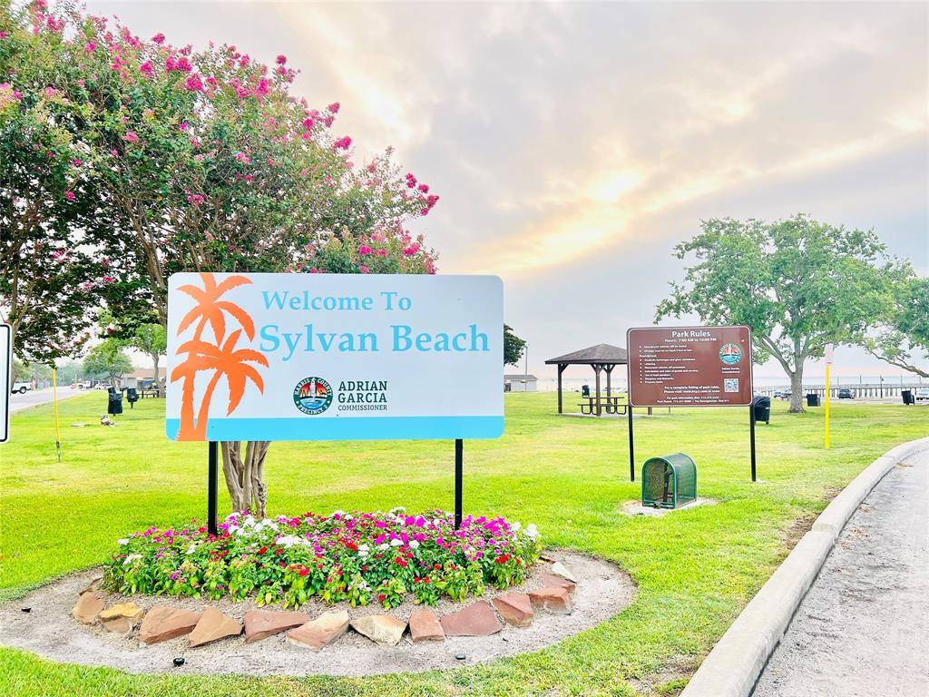 La Porte, TX 77571,727 N Bayshore DR