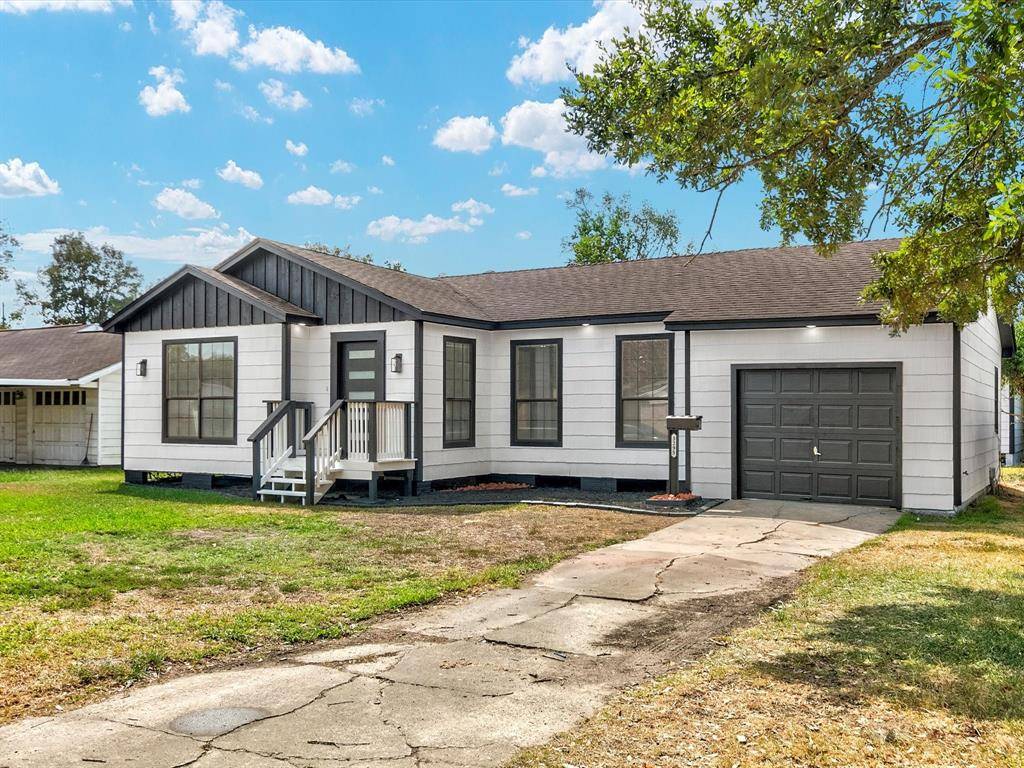 Beaumont, TX 77703,3295 Maplewood LN