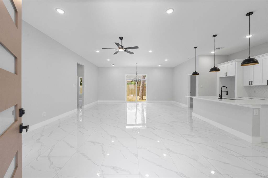 Montgomery, TX 77356,327 Paradise LN