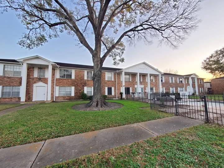 Houston, TX 77074,7217 Beechnut ST #4