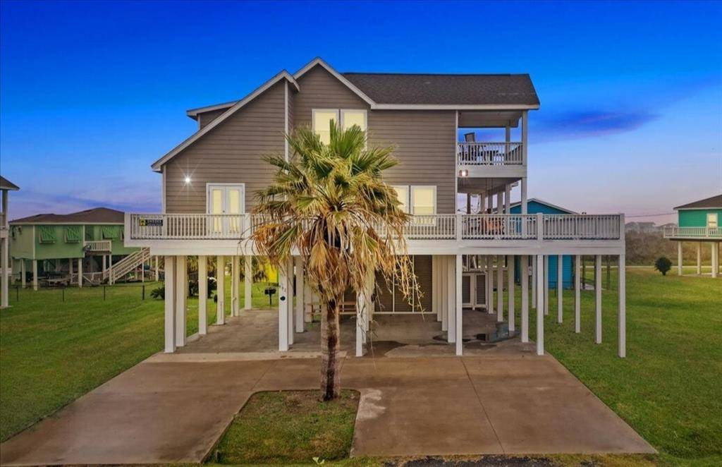 Crystal Beach, TX 77650,892 Melody LN