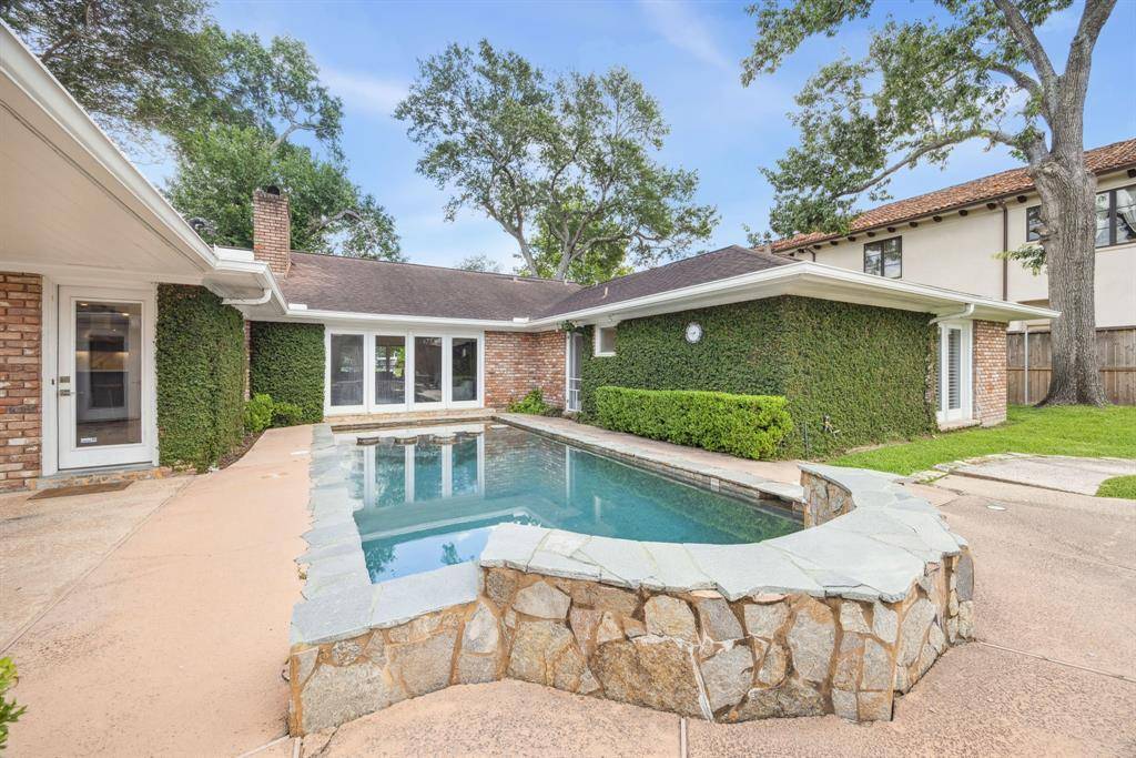 Houston, TX 77056,918 Chimney Rock RD
