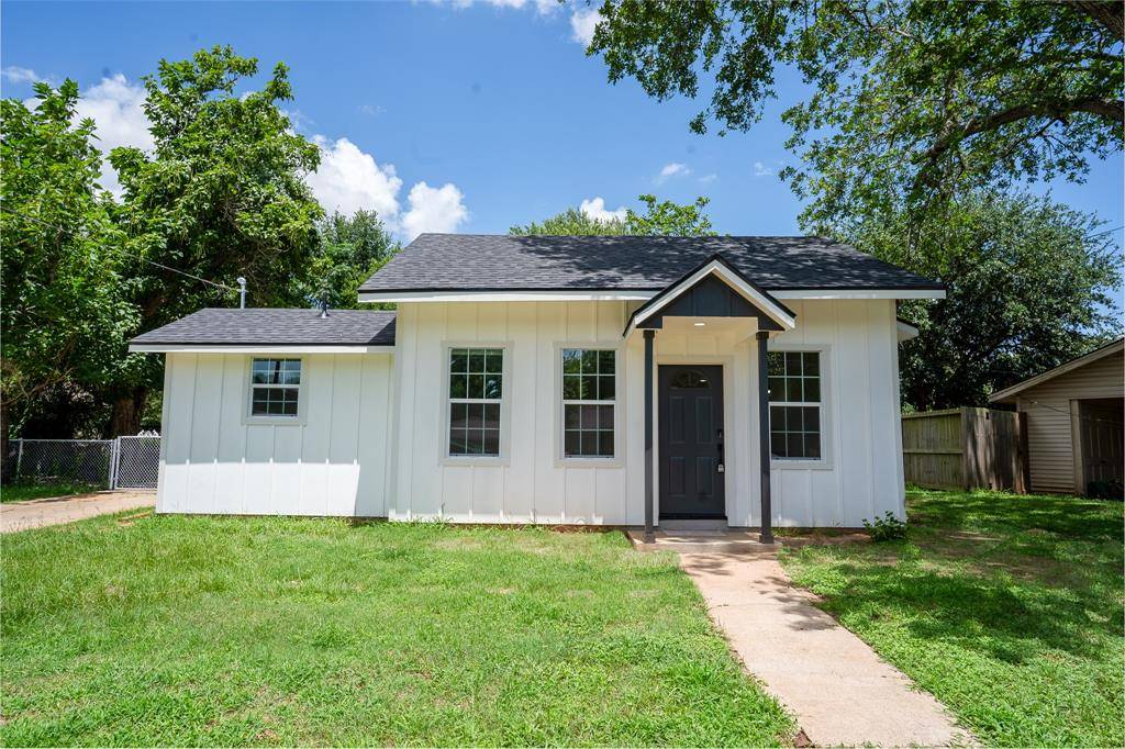 Brenham, TX 77833,111 S Drumm
