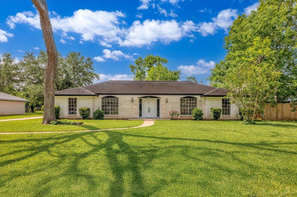 Lake Jackson, TX 77566,104 Iris ST