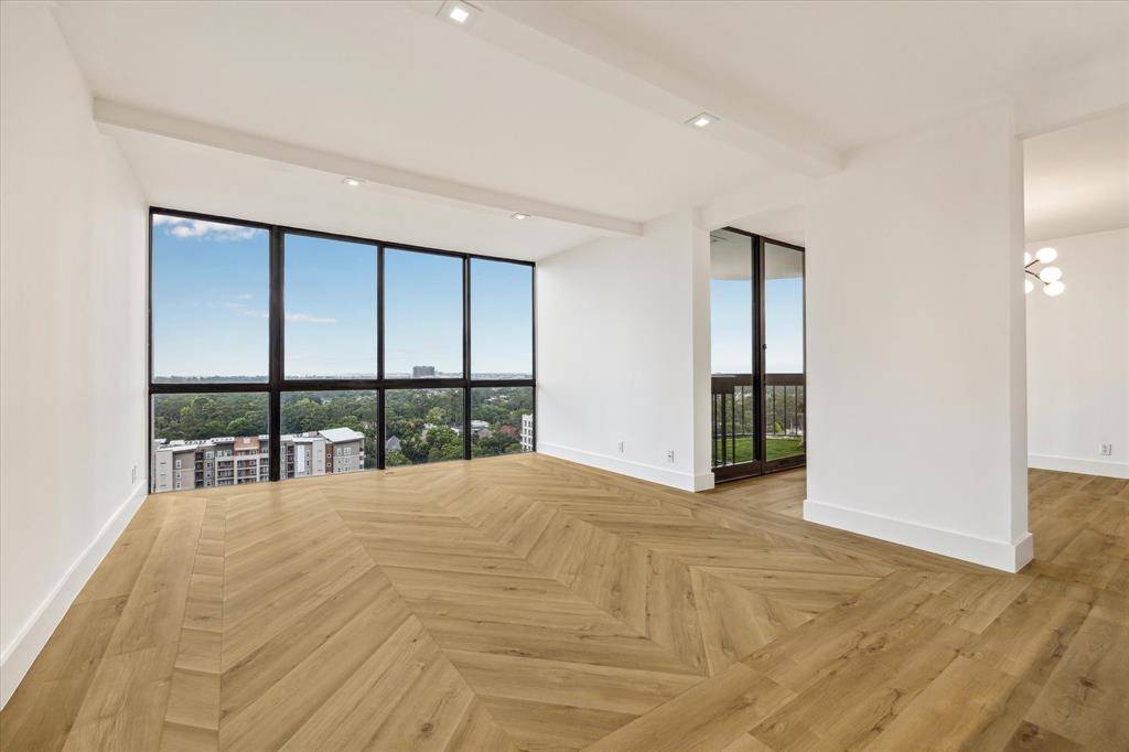 Houston, TX 77056,5001 Woodway DR #1806