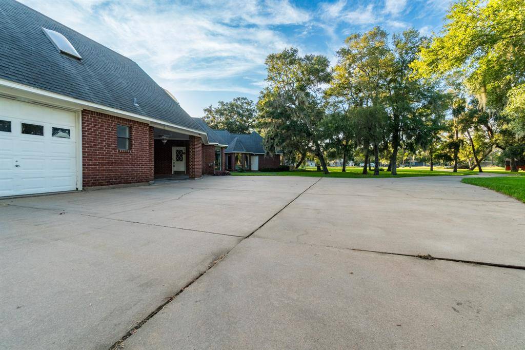 Sweeny, TX 77480,5474 County Road 359