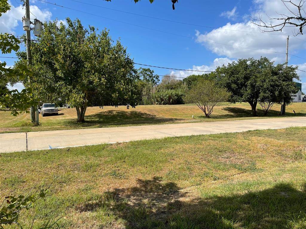 Kemah, TX 77565,214 W 4th ST