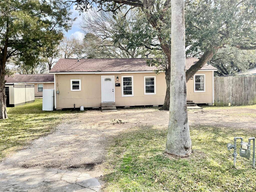 Clute, TX 77531,915 S Shanks ST