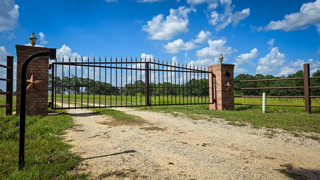 Moscow, TX 75960,1359 Rock Island RD