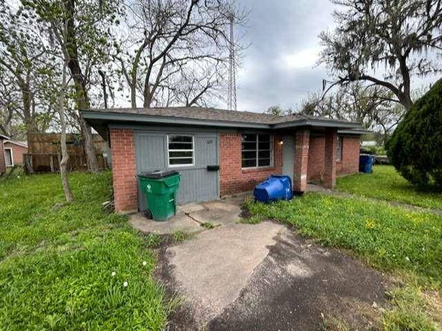 Sweeny, TX 77480,609 W 6th ST