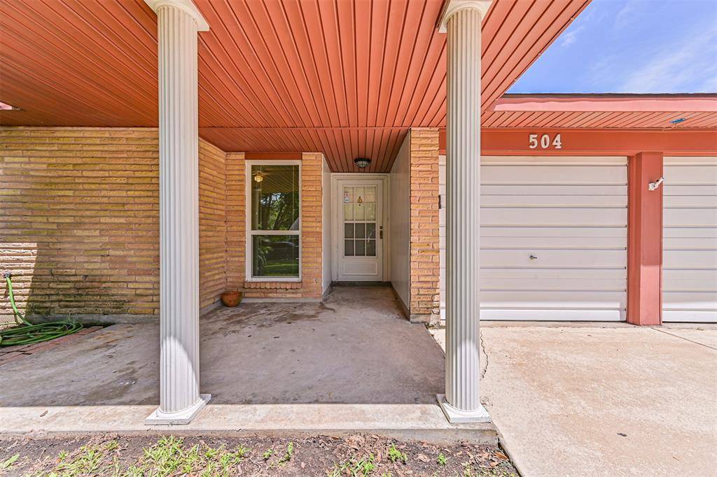 Friendswood, TX 77546,504 Kingsbury LN