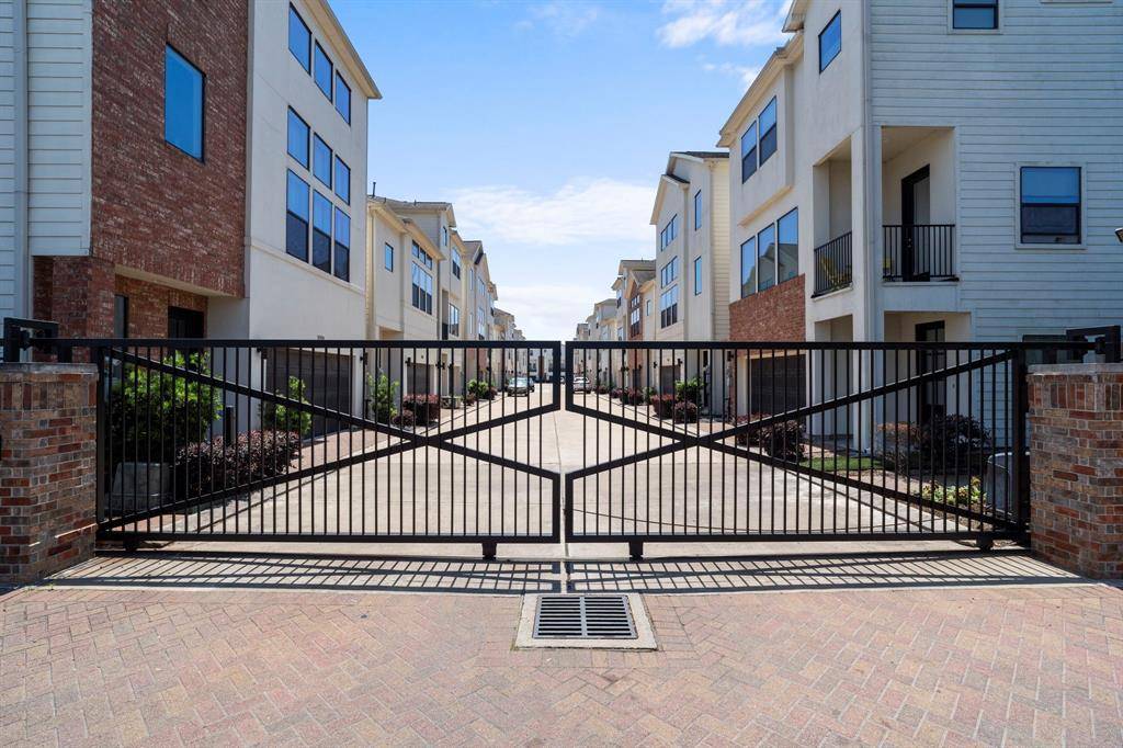 Houston, TX 77008,1005 Green Kensington DR