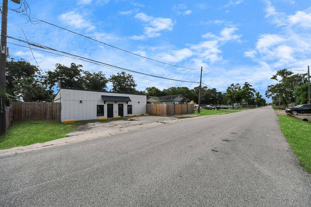 Houston, TX 77022,7208 Helmers ST