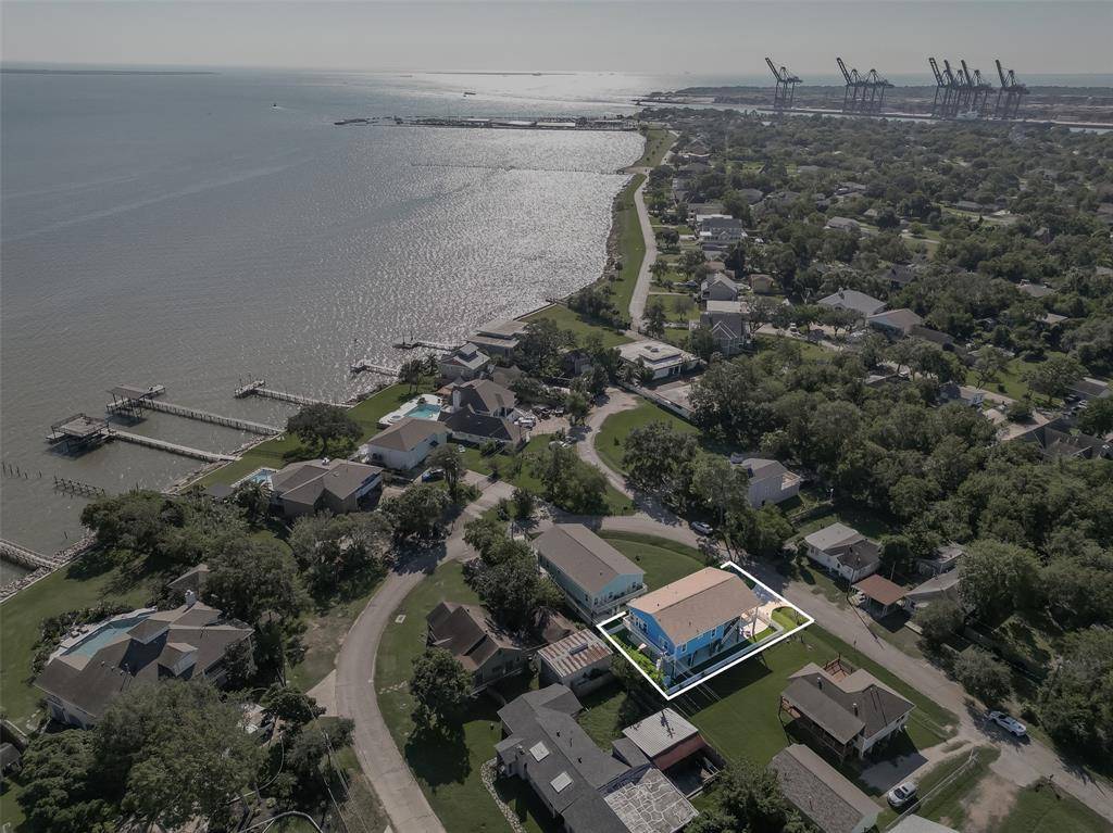 La Porte, TX 77571,108 Bay Oaks DR