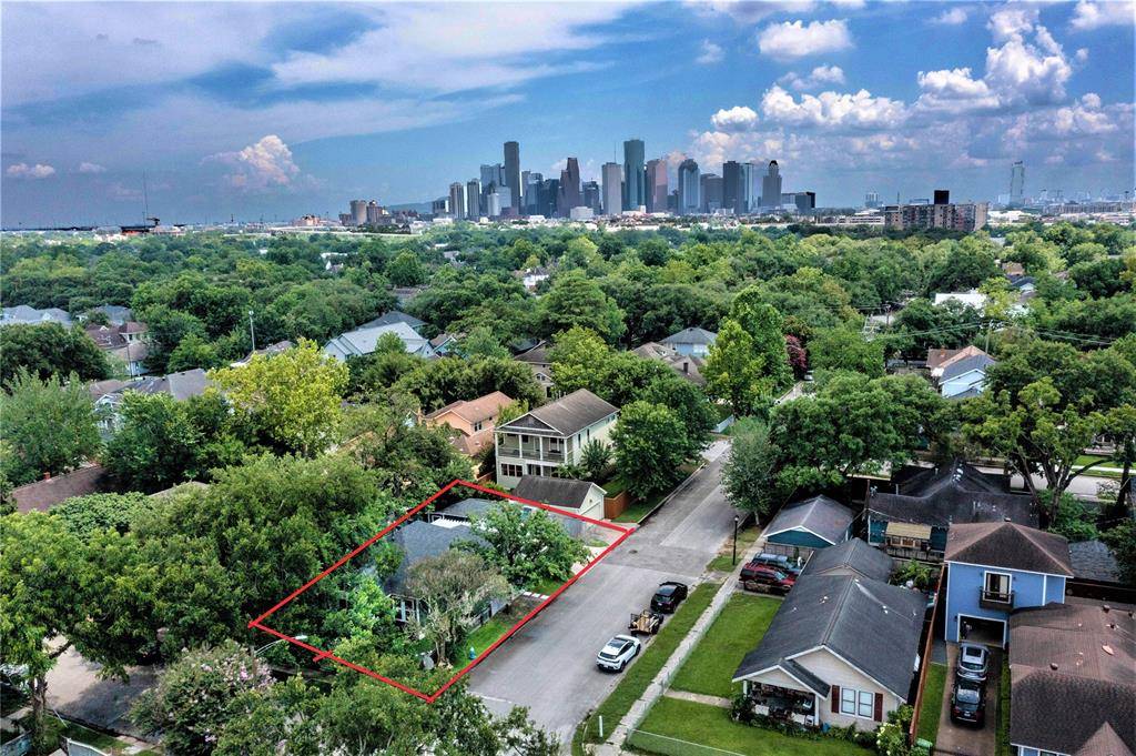 Houston, TX 77009,826 Omar ST