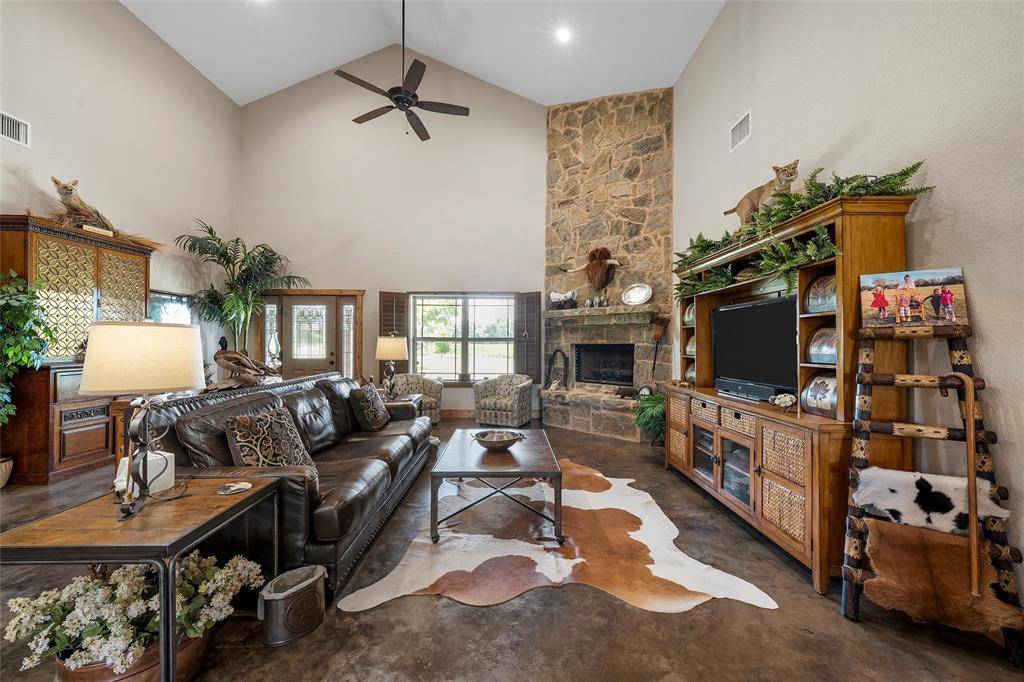 Groesbeck, TX 76642,304 Lcr 424