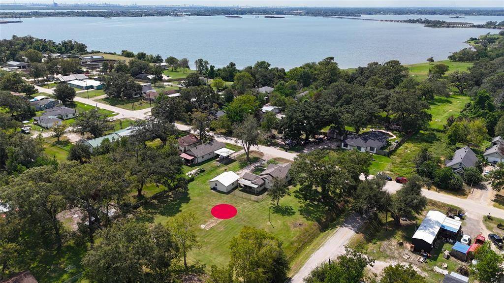 Highlands, TX 77562,203 S 6th ST