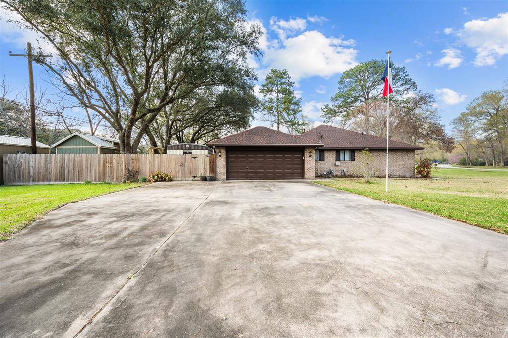 Dayton, TX 77535,18 River Oaks ST