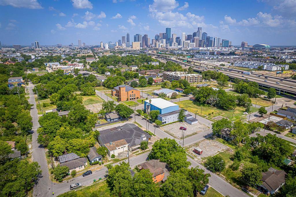 Houston, TX 77004,3229 Hadley ST