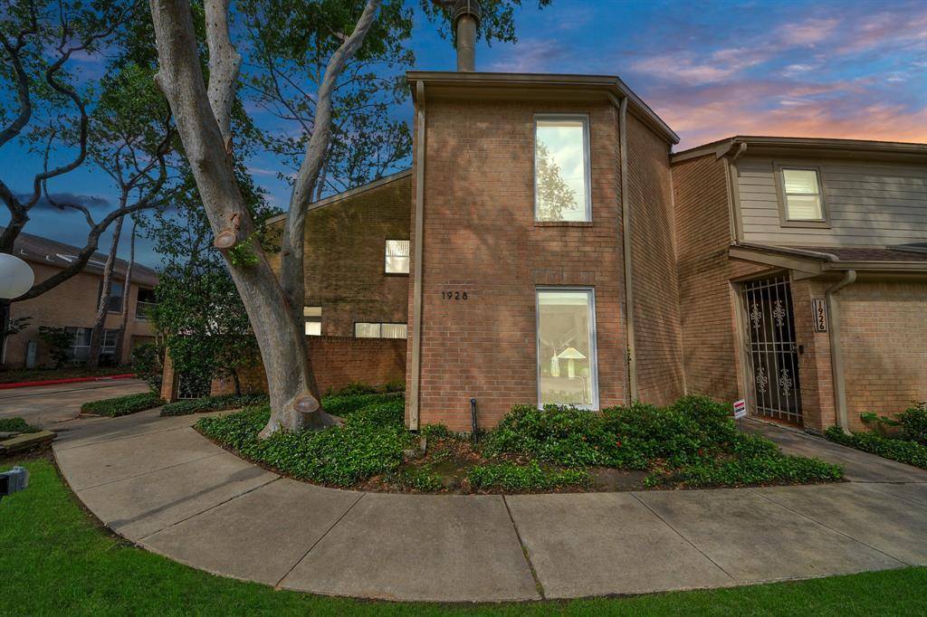 Houston, TX 77057,1928 Augusta DR #19