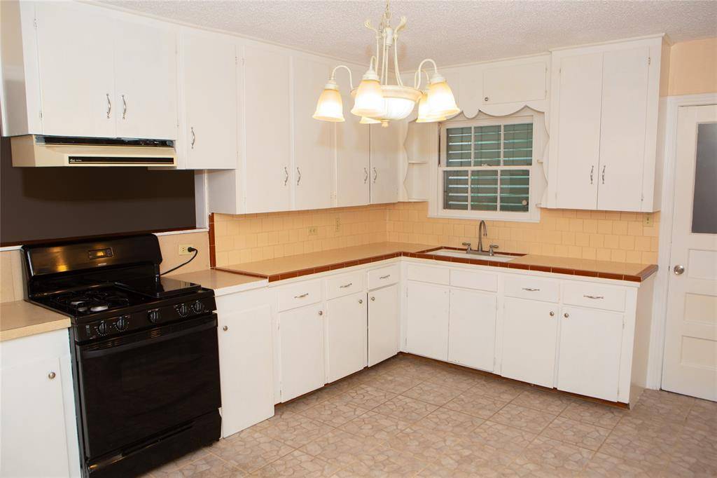 Hitchcock, TX 77563,6718 E Bayou DR