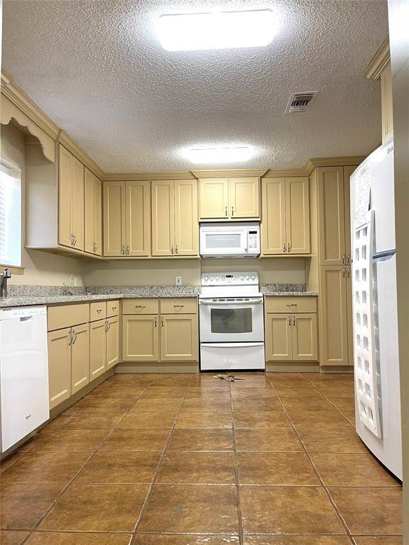 East Bernard, TX 77435,825 Clubside DR