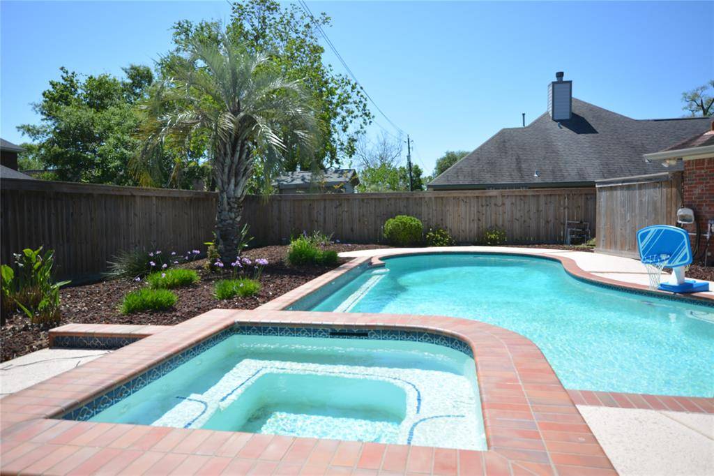 Lake Jackson, TX 77566,70 Chicory CT