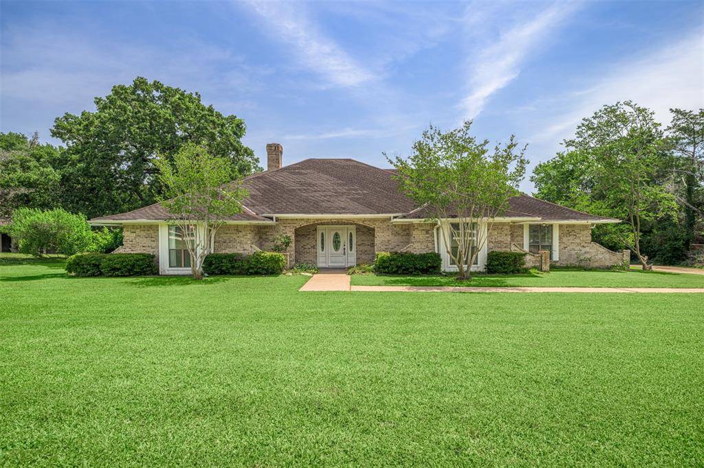 Brenham, TX 77833,207 Oak Hill DR