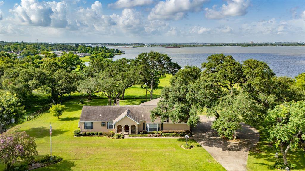 Highlands, TX 77562,111 S 8th ST