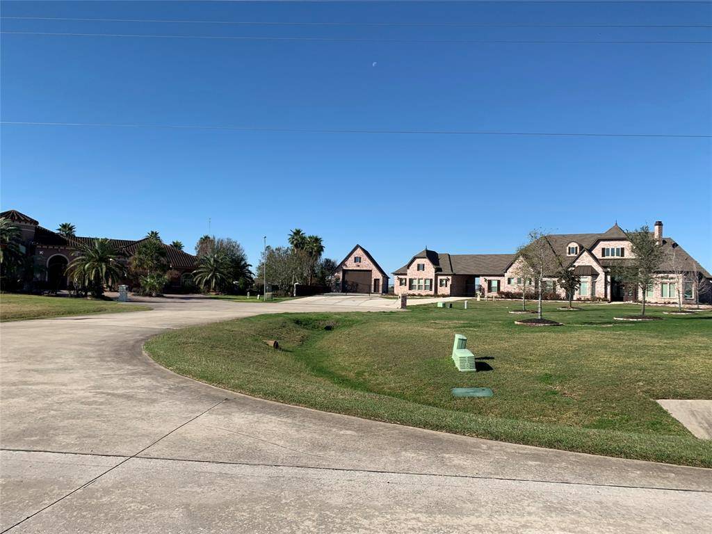 Dickinson, TX 77539,6801 East Brook CT