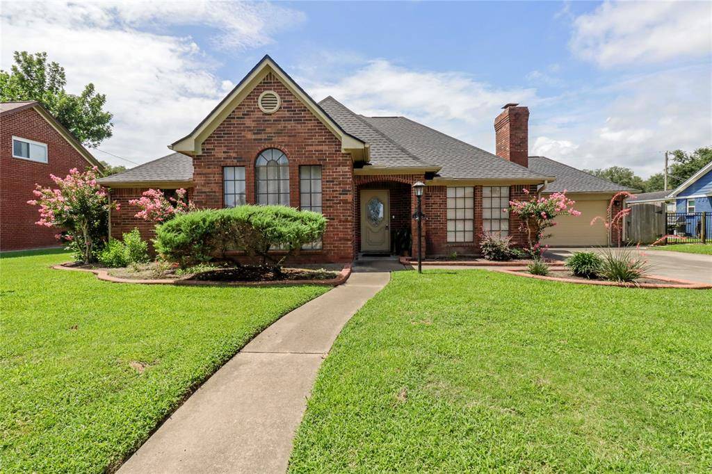 Angleton, TX 77515,37 N Erik Drive