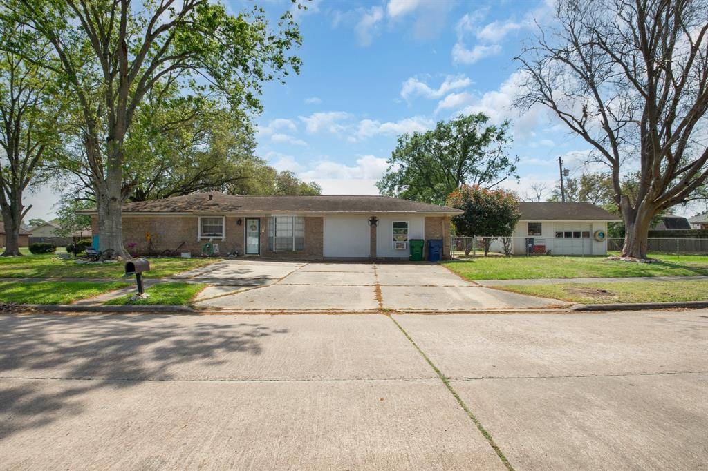 Angleton, TX 77515,1 Oak PL