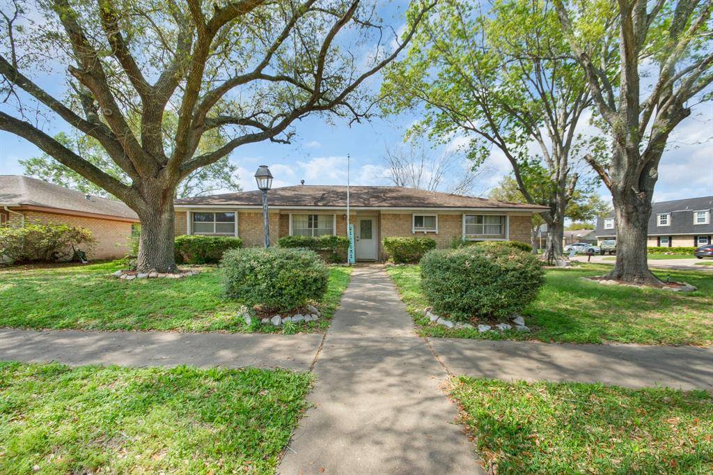 Angleton, TX 77515,1 Oak PL