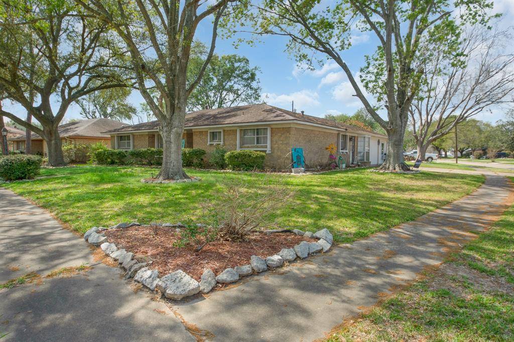 Angleton, TX 77515,1 Oak PL