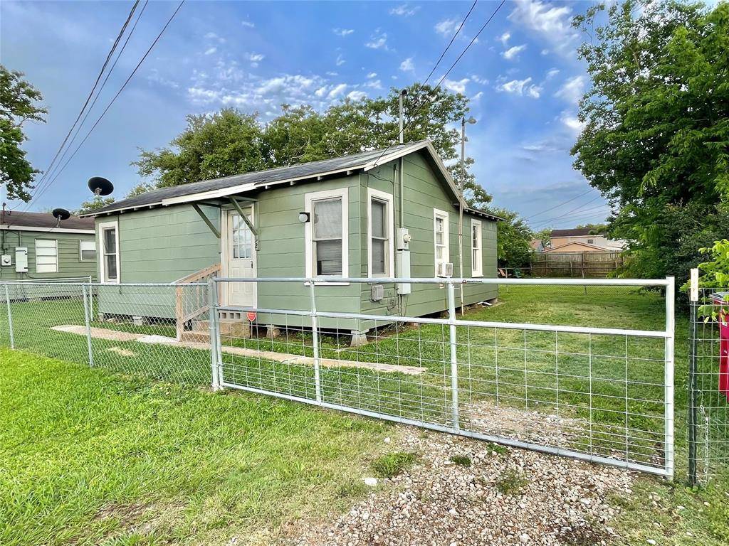 Freeport, TX 77541,502 1/2 W 8th St