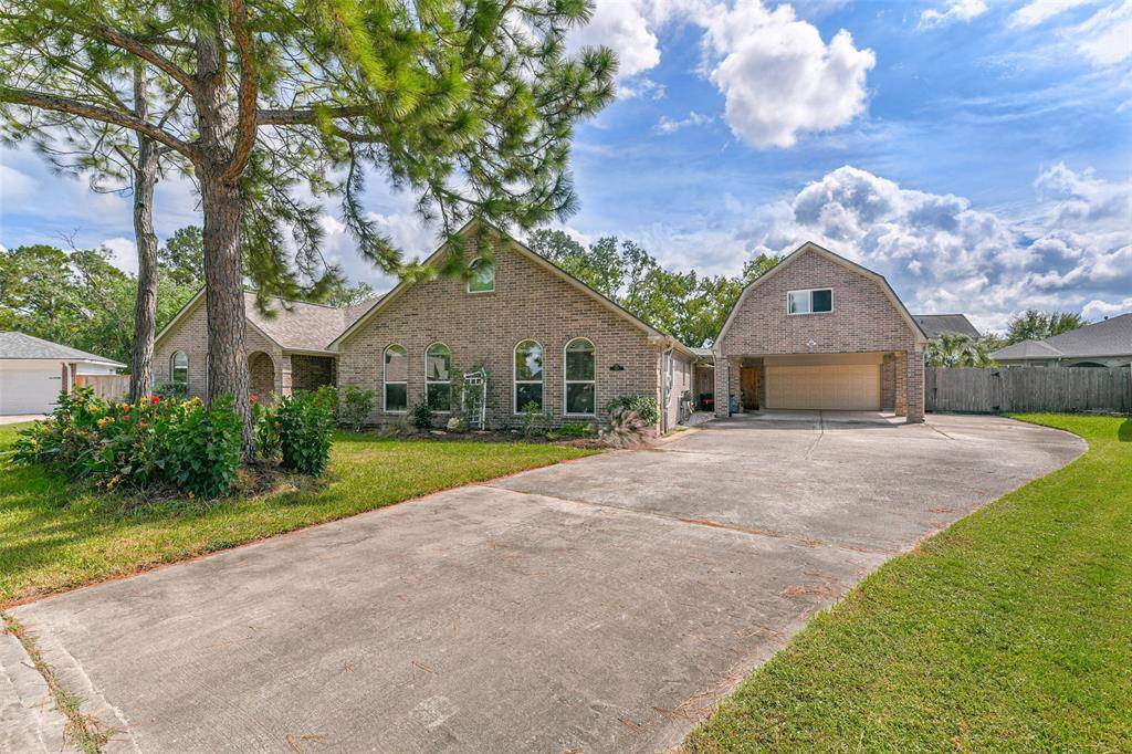 Friendswood, TX 77546,700 Piney Ridge DR