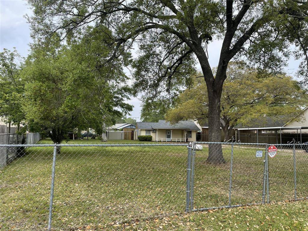 Cleveland, TX 77327,902 S Holly AVE