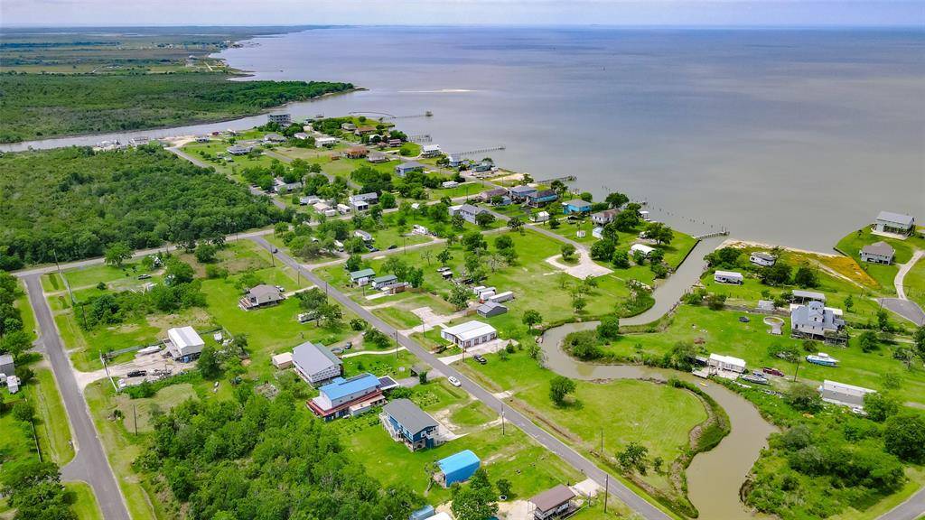 Oak Island, TX 77514,208 Spence ST