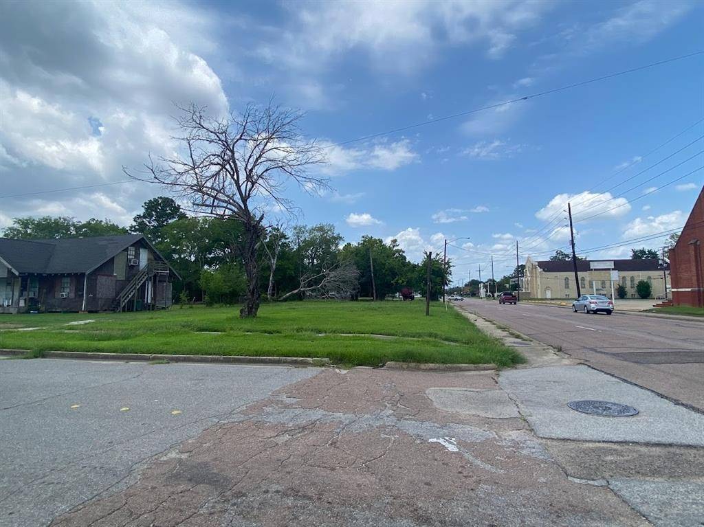 Beaumont, TX 77705,3496 Highland AVE