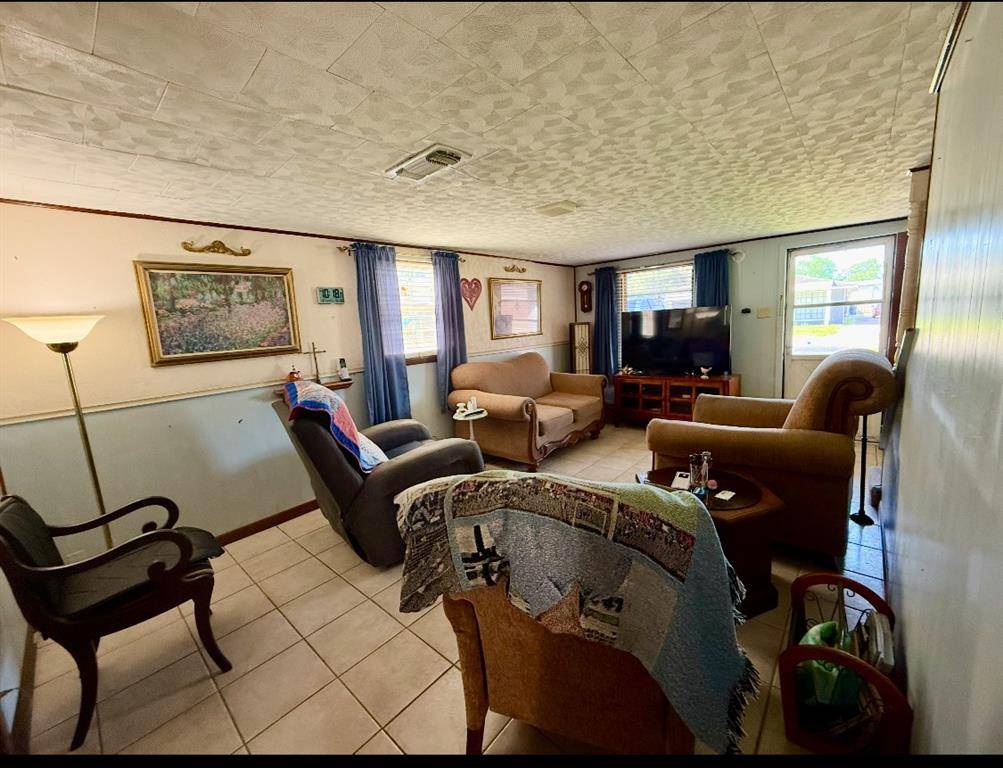 Nederland, TX 77627,911 S 29th ST