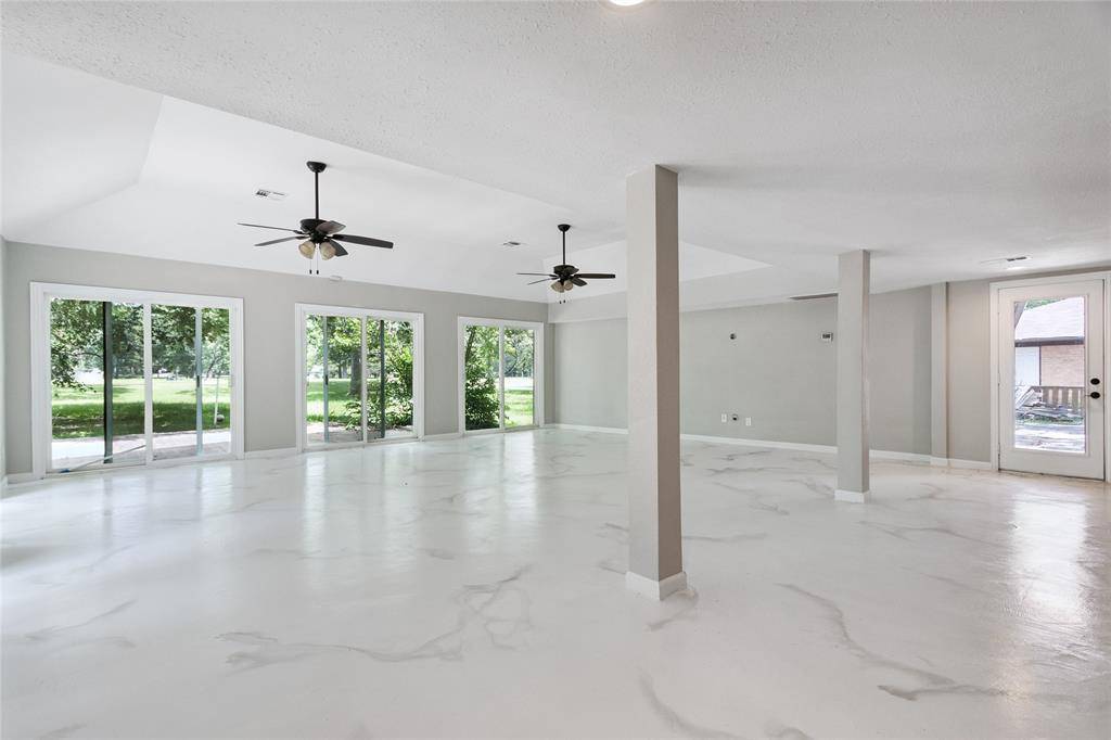 Conroe, TX 77302,570 Roanoke DR